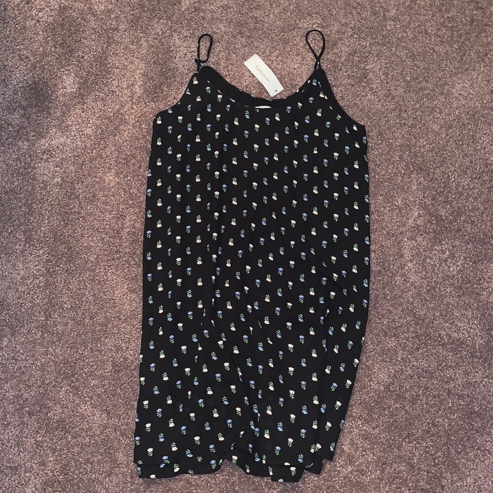 size- xtra small. Short, flowy dress. Never worn